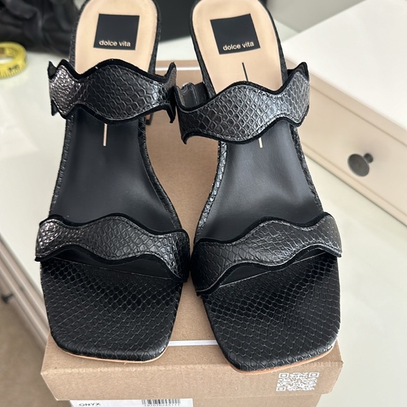 🥳HP🥳🔥Dolce Vita Onyx Embossed Leather Heels🔥 - Picture 3 of 7